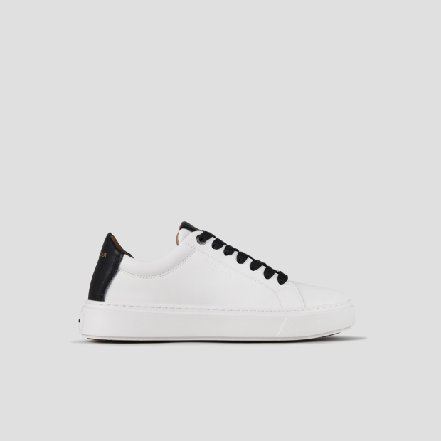 Sneakers Alexander Smith london man in white smooth leather and black heel - 1