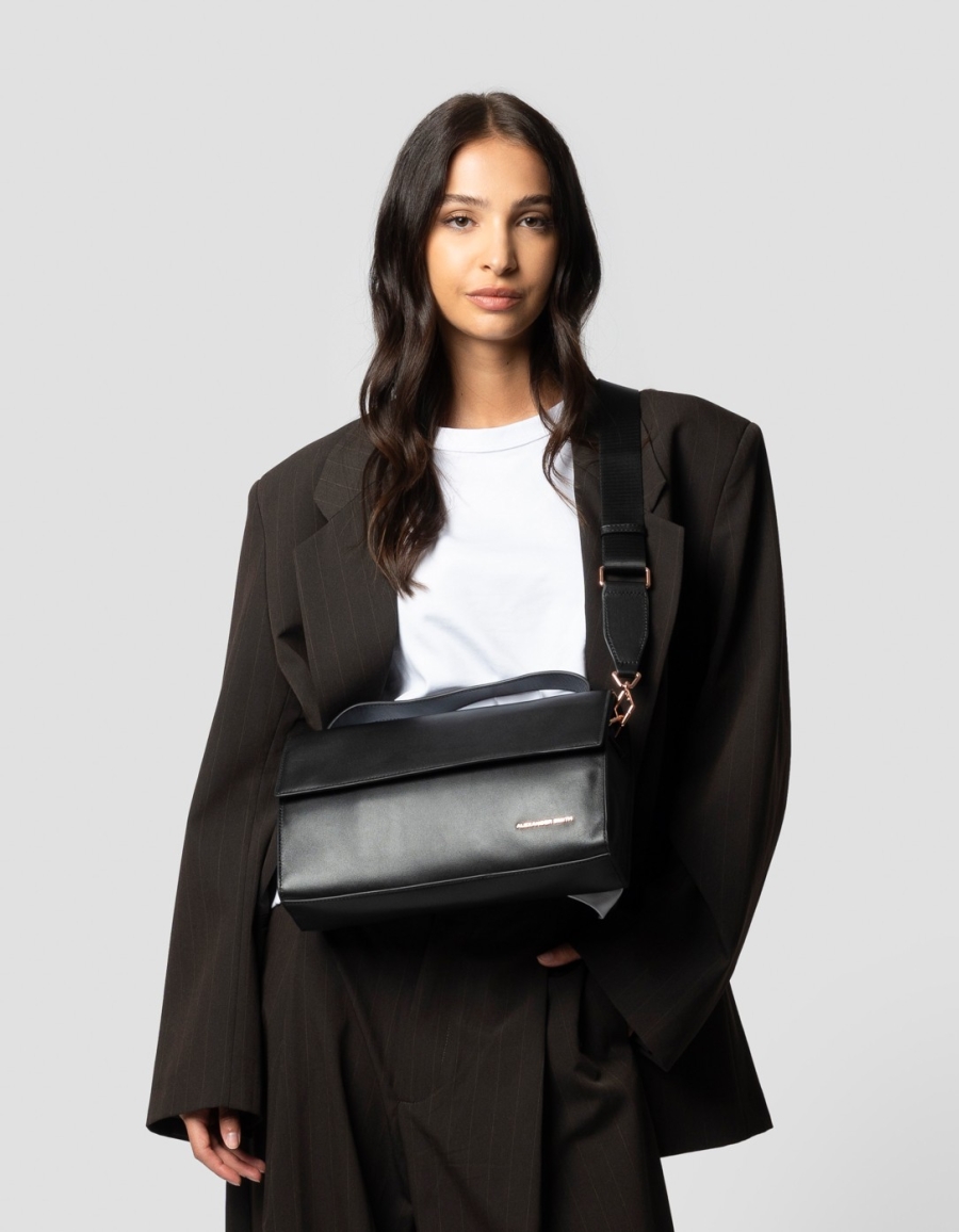 Sneakers Alexander Smith holly shoulder bag with shoulder strap in smooth black leather - 2