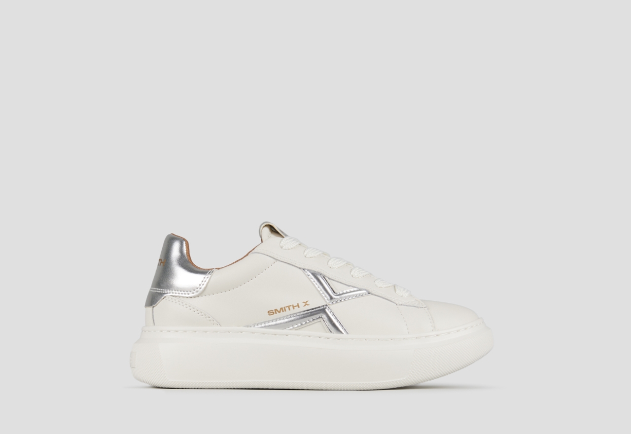 Sneakers Alexander Smith college woman in white with laminated silver logo and back - 1