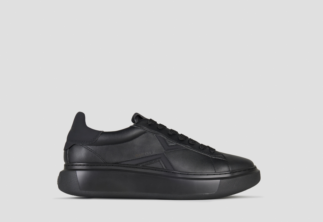 Sneakers Alexander Smith college man in black with black sole - 1