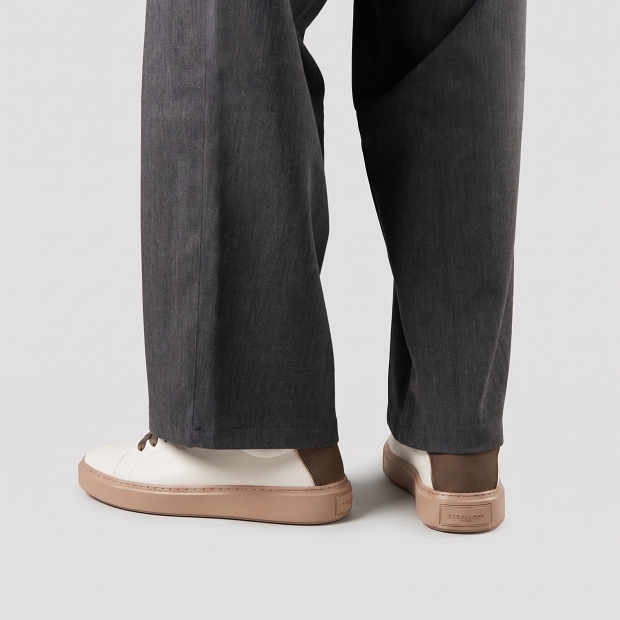 Sneakers Alexander Smith london man in white leather and green details, with camel sole - 2
