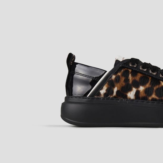 Sneakers Alexander Smith wembley donna in cavallino maculato con tallone in pelle nera e suola nera - 2