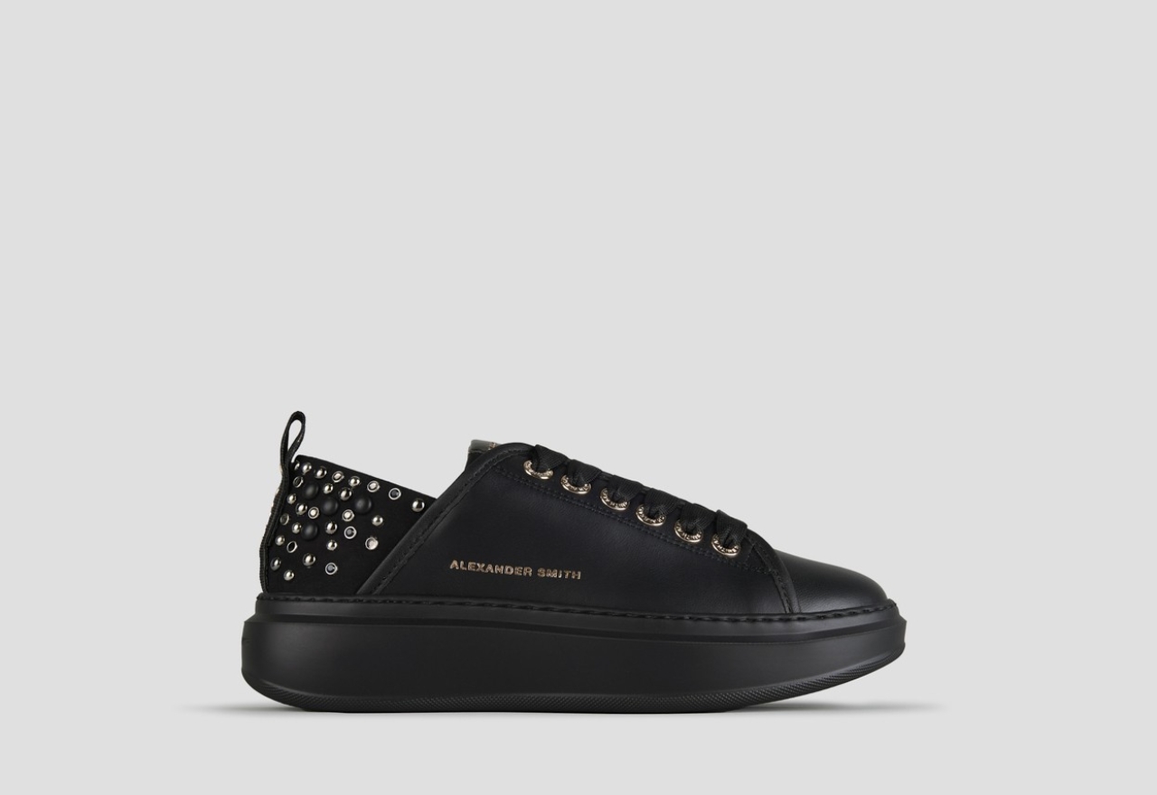 Sneakers Alexander Smith wembley donna in pelle nera con borchie sul tallone e suola nera - 1