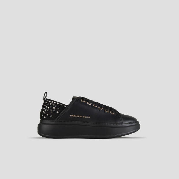 Sneakers Alexander Smith wembley donna in pelle nera con borchie sul tallone e suola nera - 2