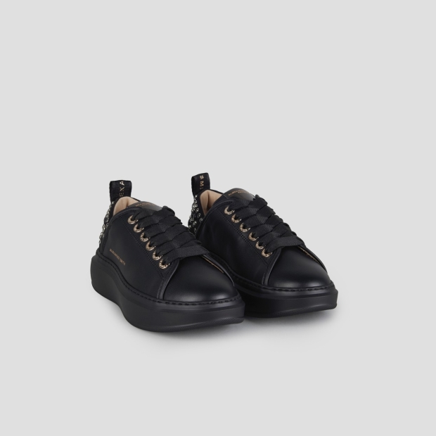 Sneakers Alexander Smith wembley donna in pelle nera con borchie sul tallone e suola nera - 3