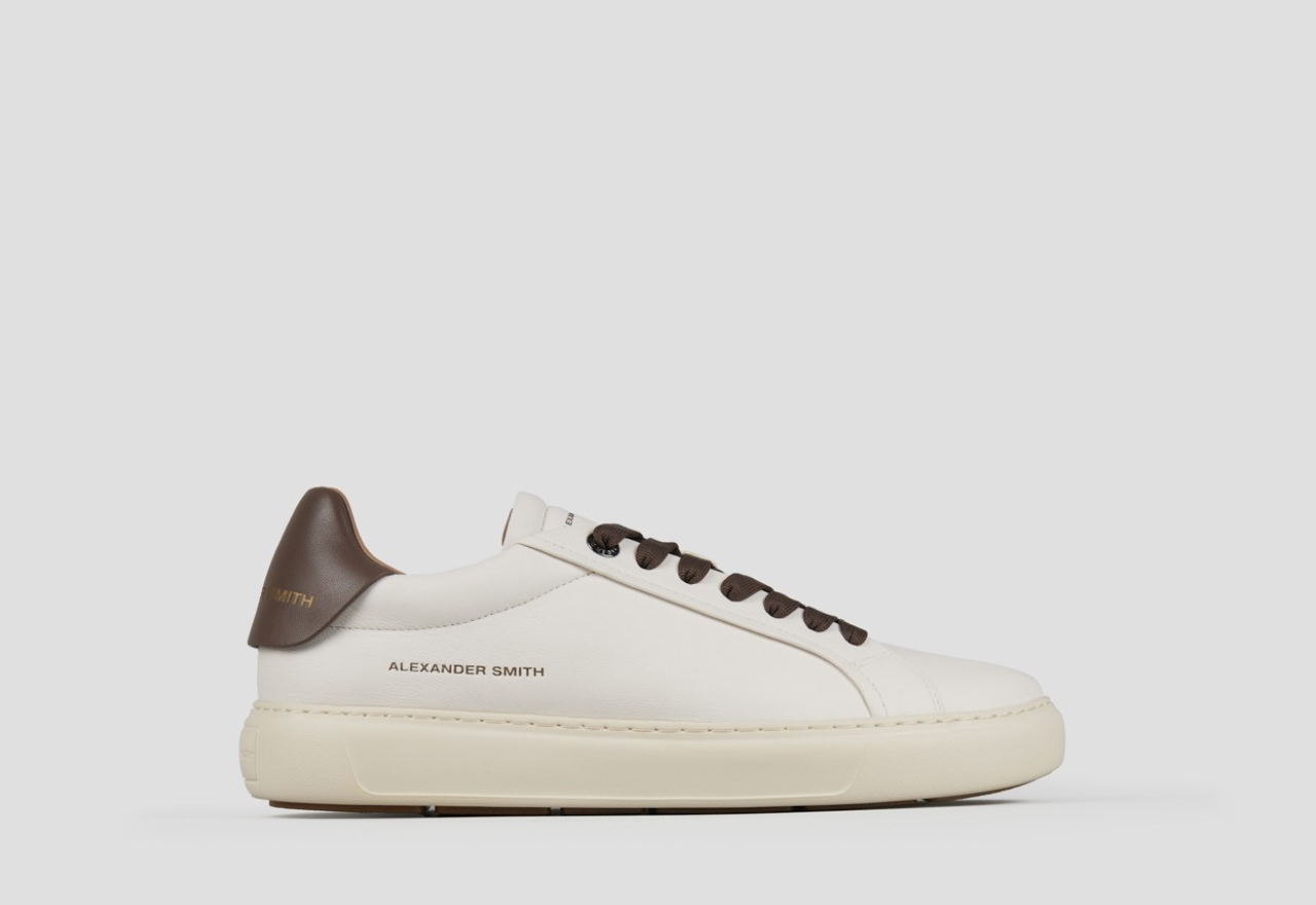 Sneakers Alexander Smith soho uomo in morbida pelle bianca con tallone e lacci marroni - 1