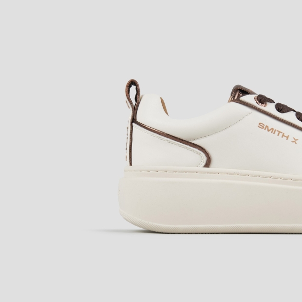 Sneakers Alexander Smith stone donna in bianco e dettagli in laminato bronzo - 2