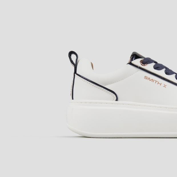 Sneakers Alexander Smith stone donna in bianco e dettagli in laminato blu - 2