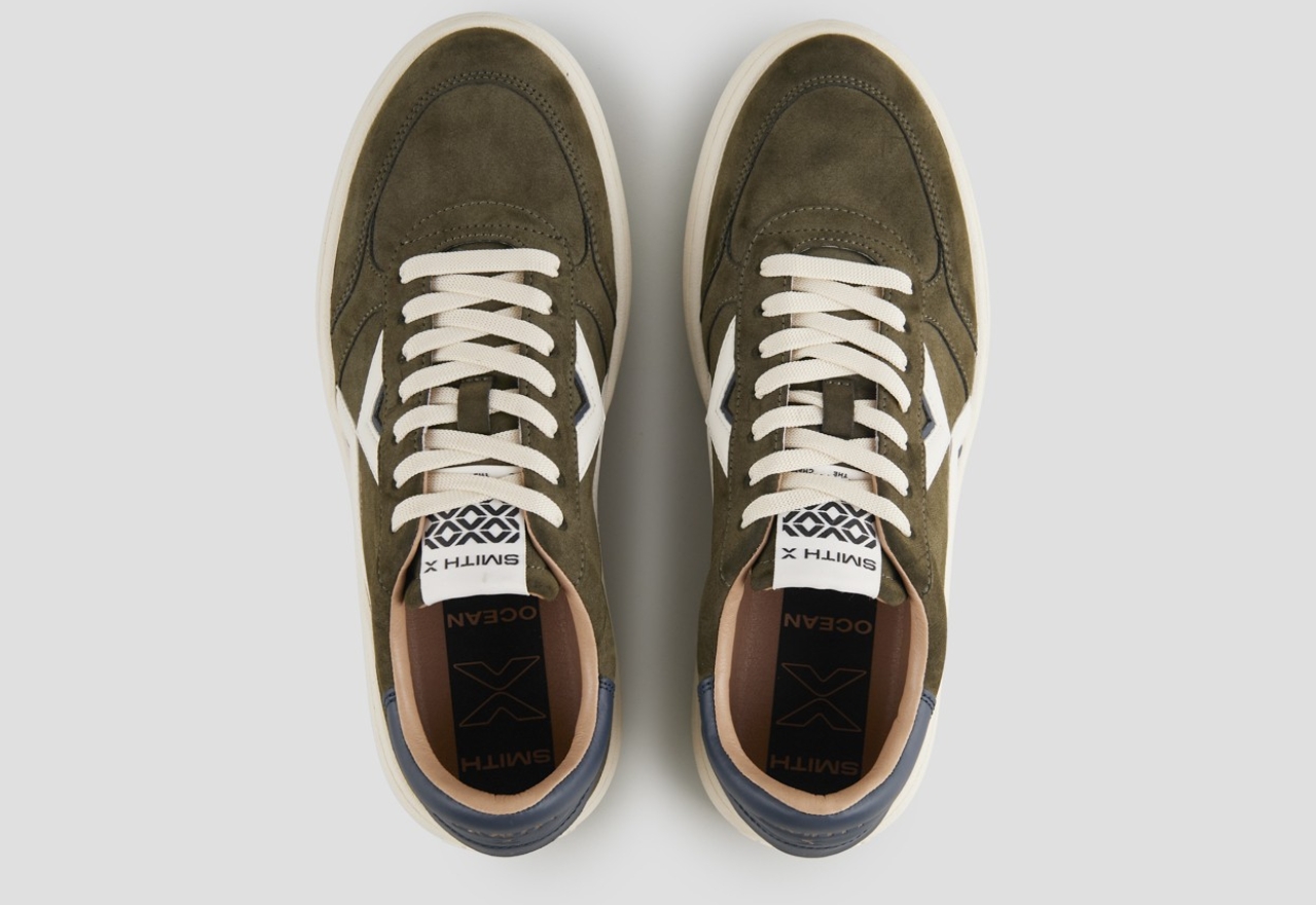 Ocean Uomo in suede verde con logo laterale bianco e tallone blu