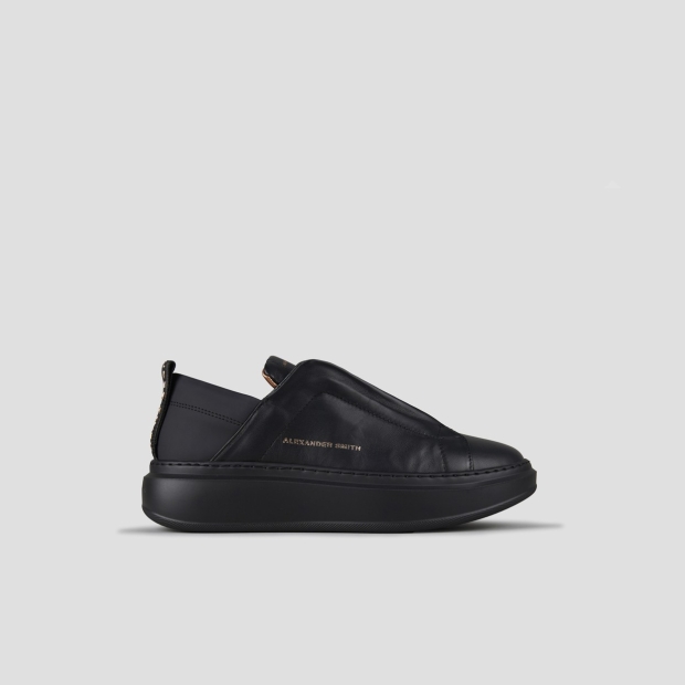 Sneakers Alexander Smith wembley slip-on donna in pelle nera e suola nera - 1