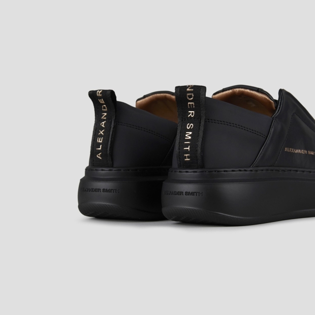 Sneakers Alexander Smith wembley slip-on donna in pelle nera e suola nera - 4