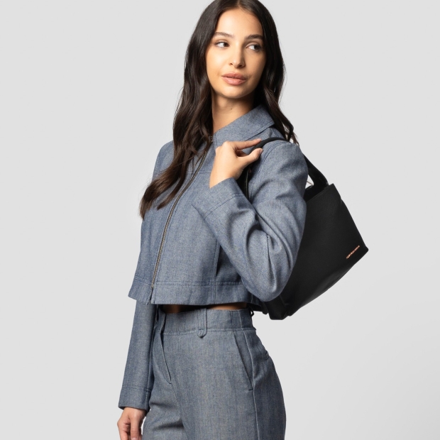 Sneakers Alexander Smith cindy borsa a spalla con tracolla in pelle bottalata nera - 2