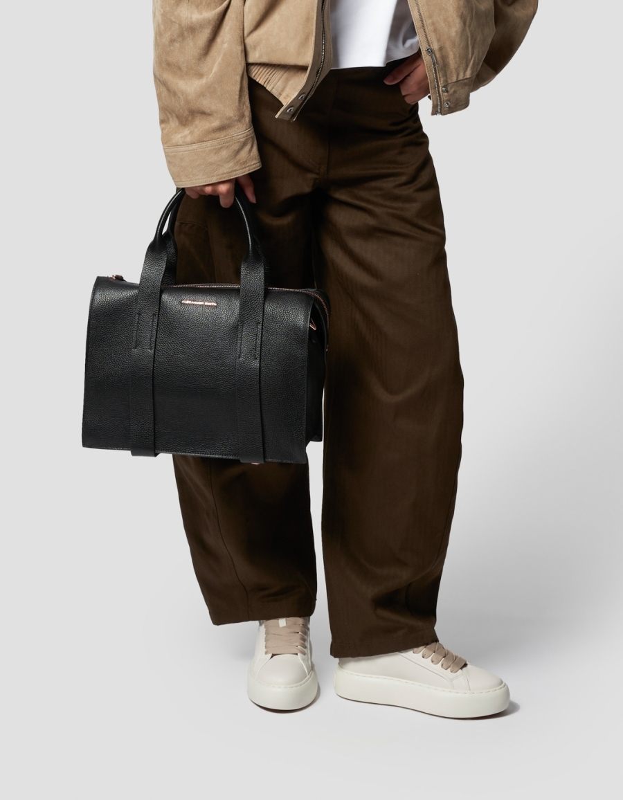 Sneakers Alexander Smith jane medium borsa a mano con tracolla in pelle bottalata nera - 2