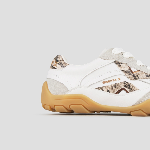 Sneakers Alexander Smith mist donna in bianco con dettagli in suede grigio, tallone e logo laterale effetto pitonato - 3