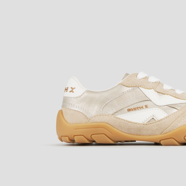Sneakers Alexander Smith mist donna in suede sabbia e laminato oro, con tallone e logo in bianco - 3