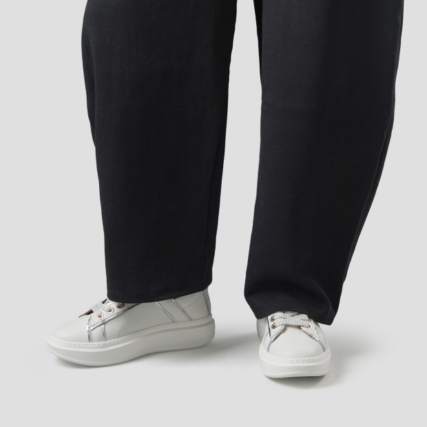 Sneakers Alexander Smith wembley donna decostruita in pelle bianca e dettagli in laminato argento - 2