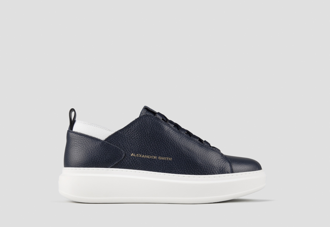 Sneakers Alexander Smith wembley uomo decostruita in pelle bottalata blu e dettagli bianchi - 1