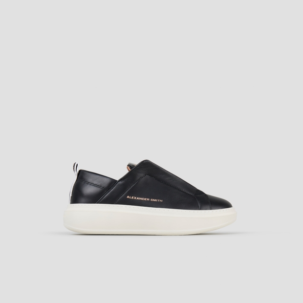 Sneakers Alexander Smith wembley slip-on donna in pelle nera e microborchie sulla linguetta - 1